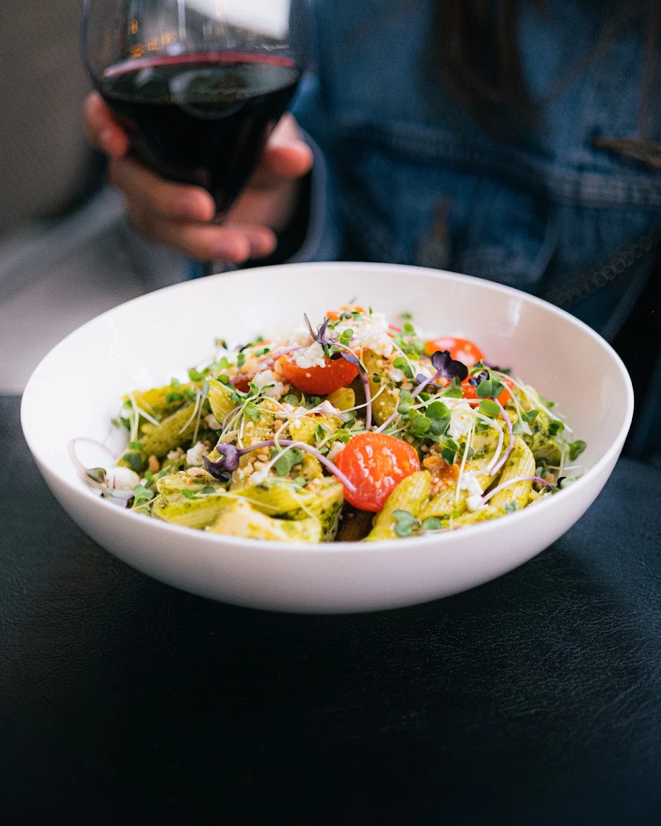 Season Green Salad, Restaurant Feliciano Apportez Votre Vin BYOB