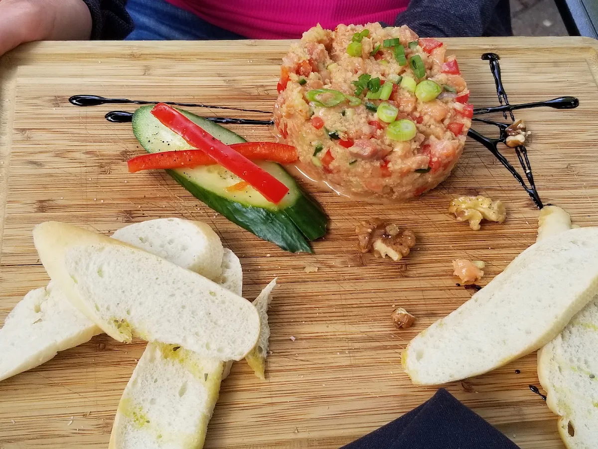 Tartare de Saumon, Restaurant Feliciano Apportez Votre Vin BYOB