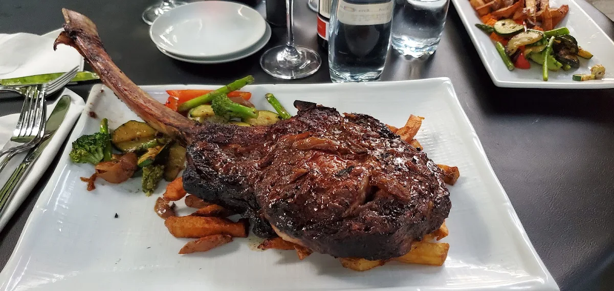 Tomahawk, Restaurant Feliciano Apportez Votre Vin BYOB