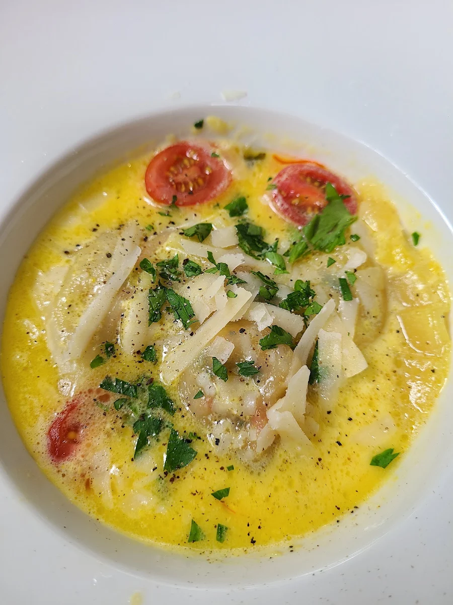 Lobster Ravioli, Restaurant Bagatelle Bistro Apportez votre vin