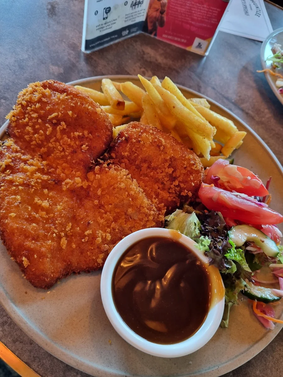 Chicken Schnitzel Chips and Salad, Huntlee Tavern