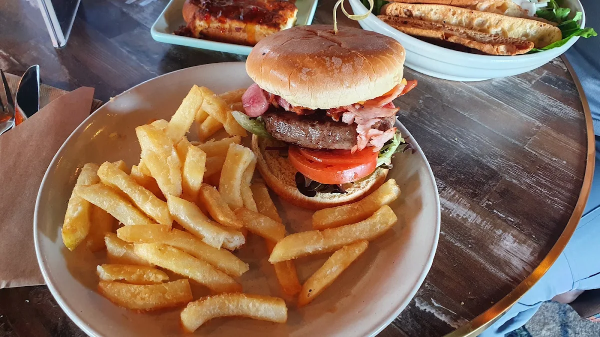 Huntley Burger with Bacon, Huntlee Tavern