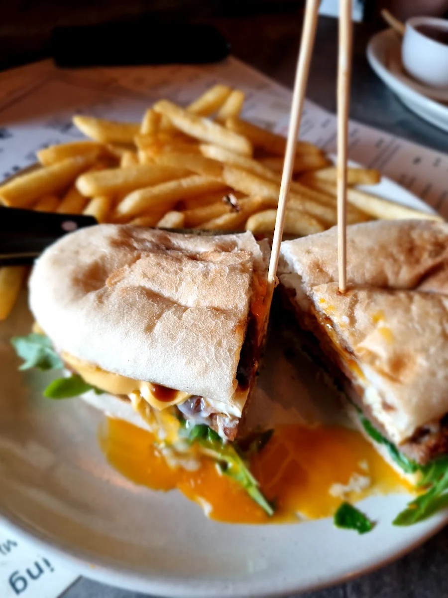 Steak Sandwich, Huntlee Tavern