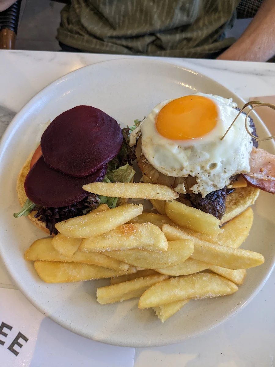 The Huntlee Burger, Huntlee Tavern