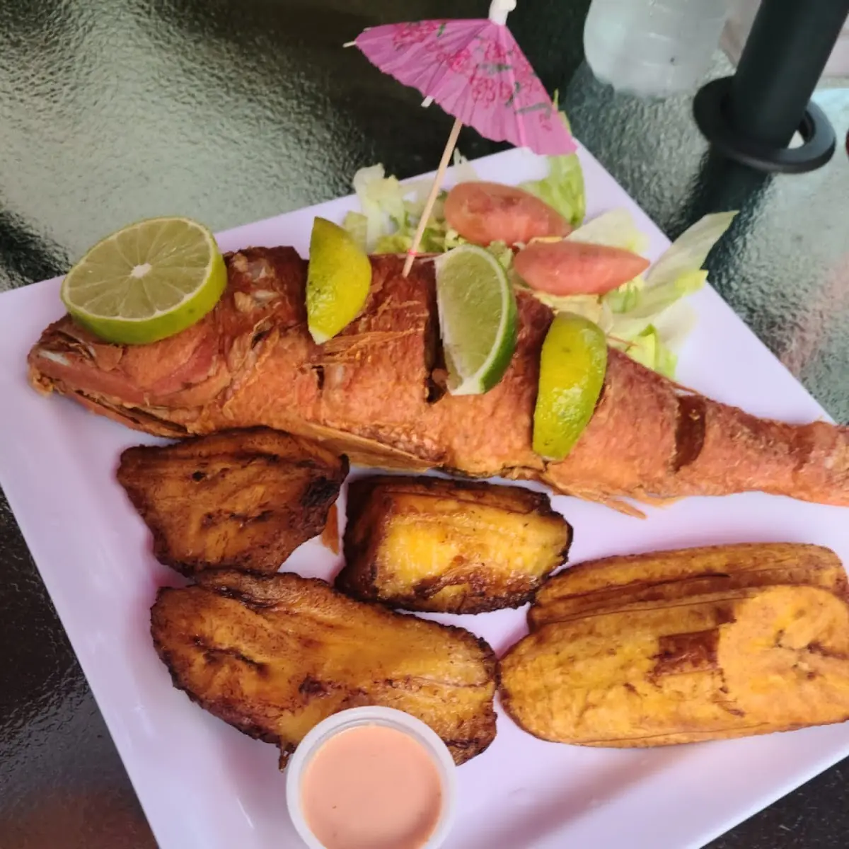 Pescado Frito Con Amarillos