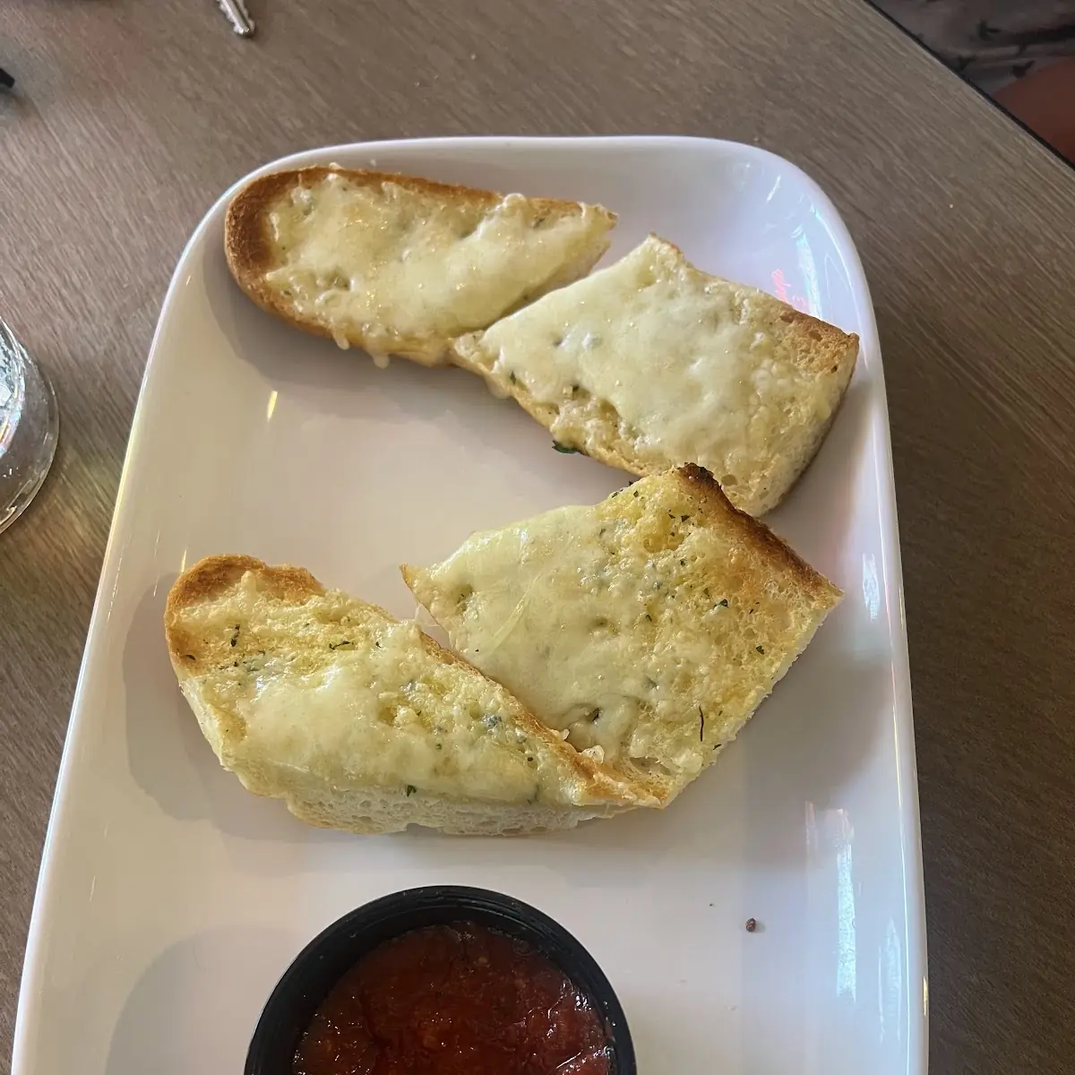 CHEESY GARLIC BREAD