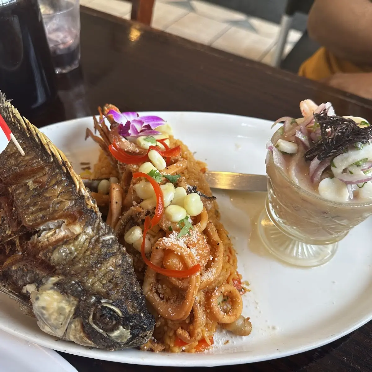 Tallarin Verde Con Pescado Frito