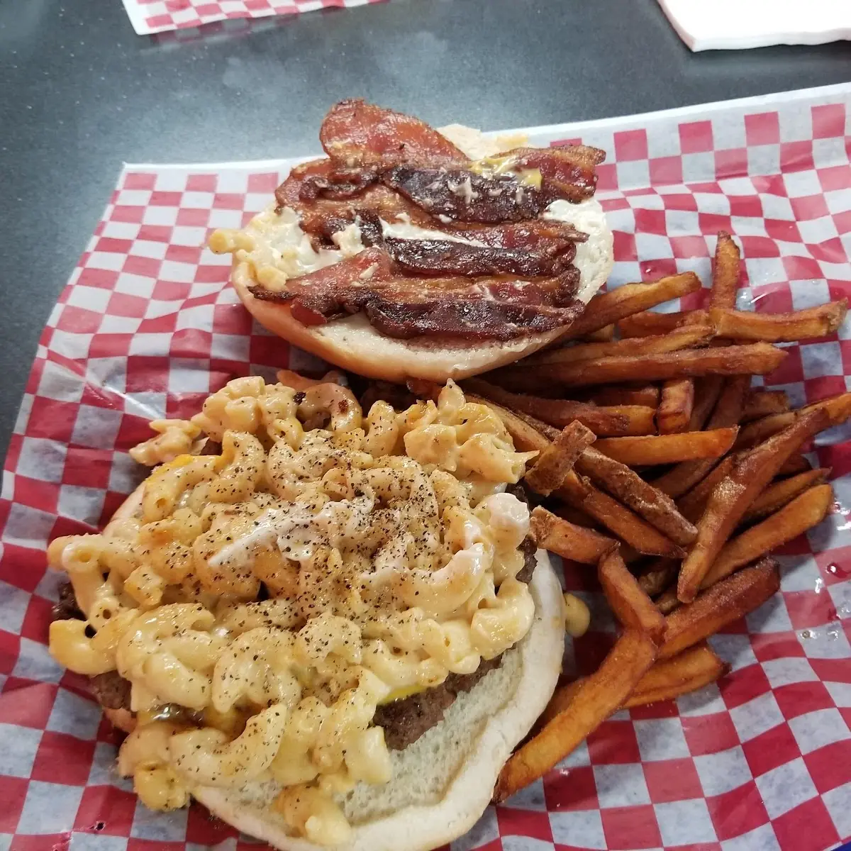 Bacon Mac and Cheese Burger