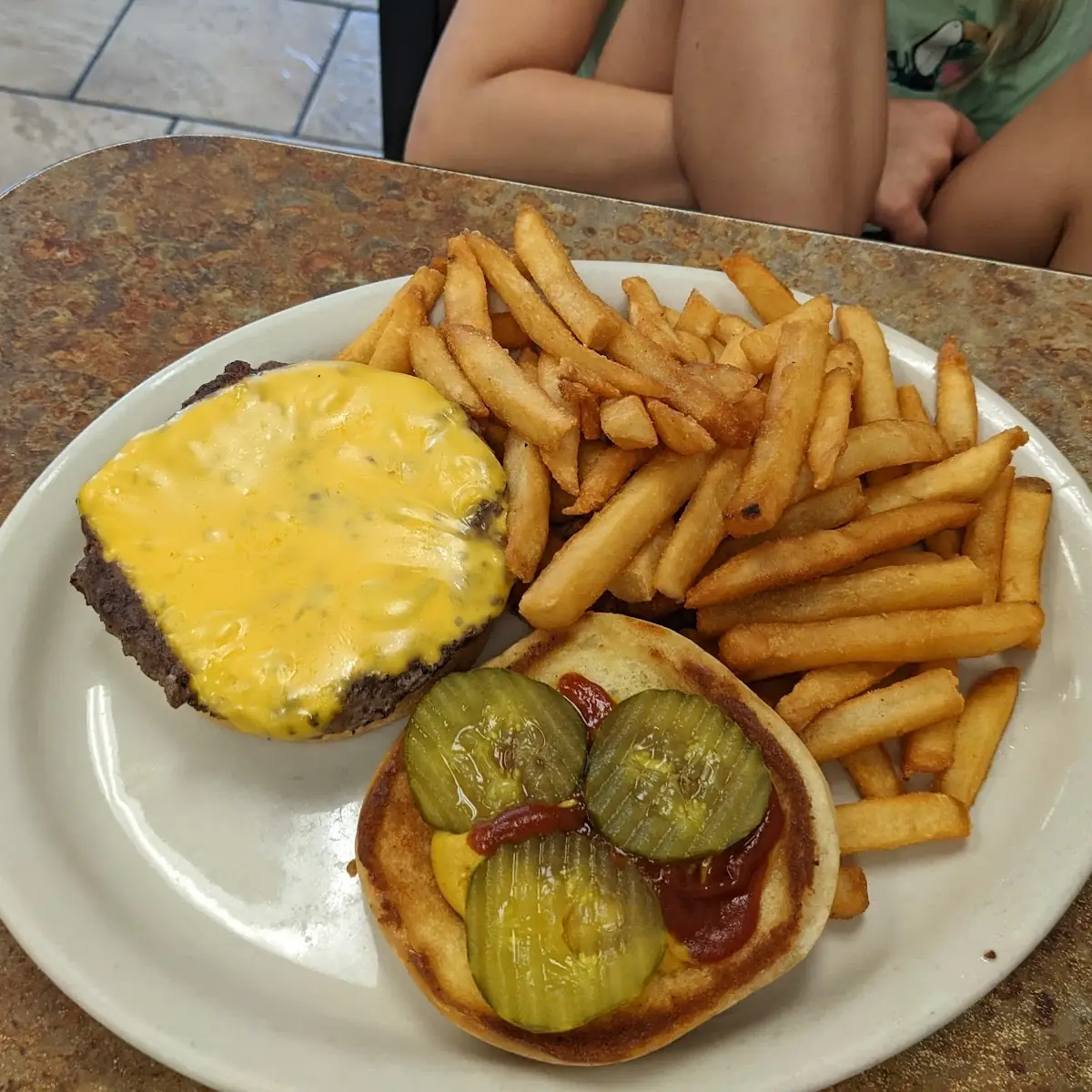 Kids Cheeseburger