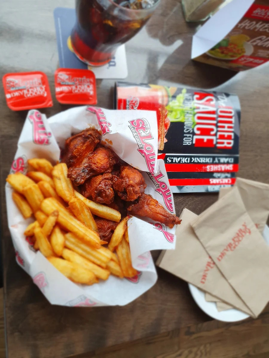 Highlights, St. Louis Bar & Grill