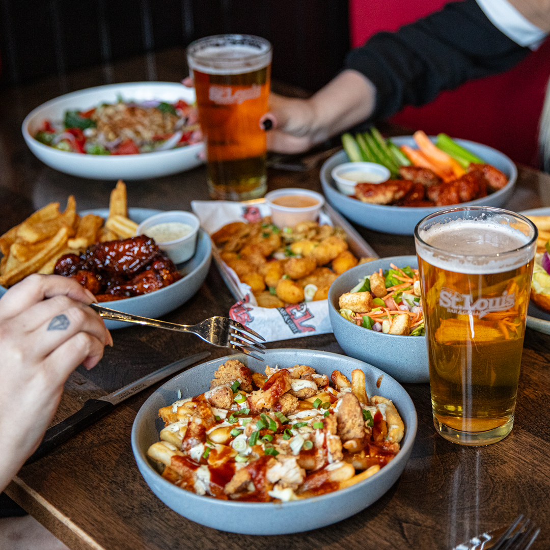 St Louis Wings Poutine, St. Louis Bar & Grill