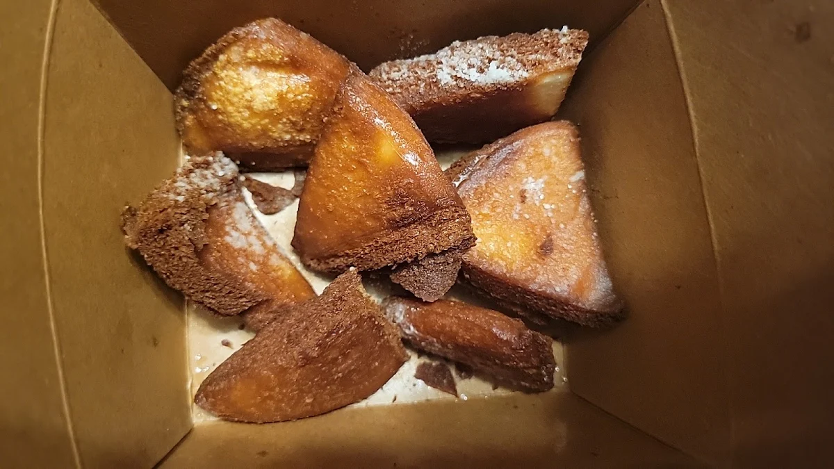 Ba Dessert Bun, Wok Box - Beaumont