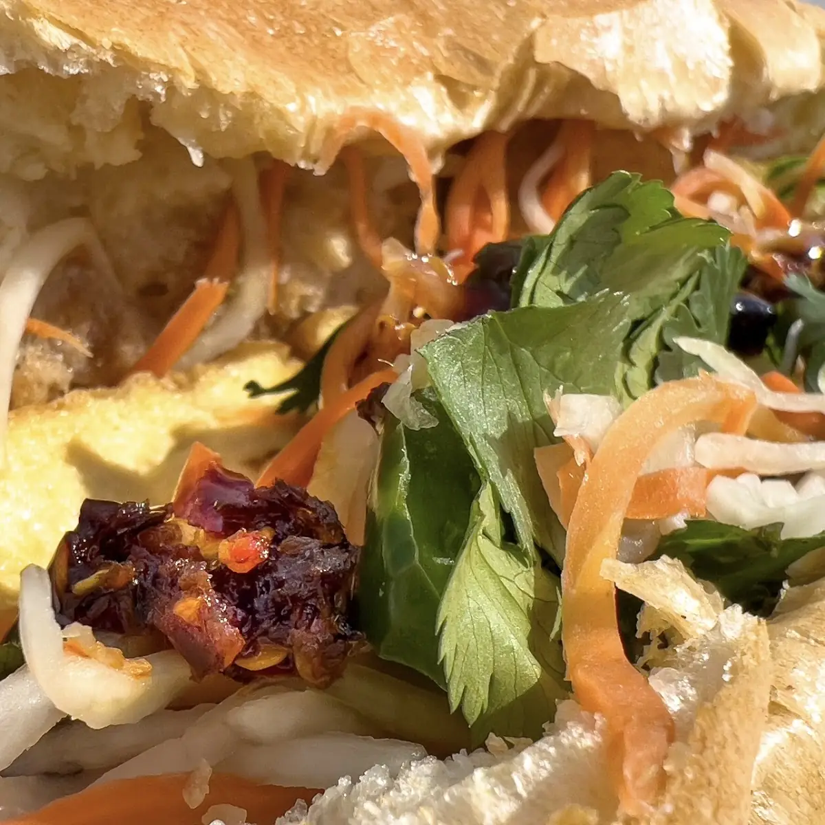Bánh Mì Đặc Biệt