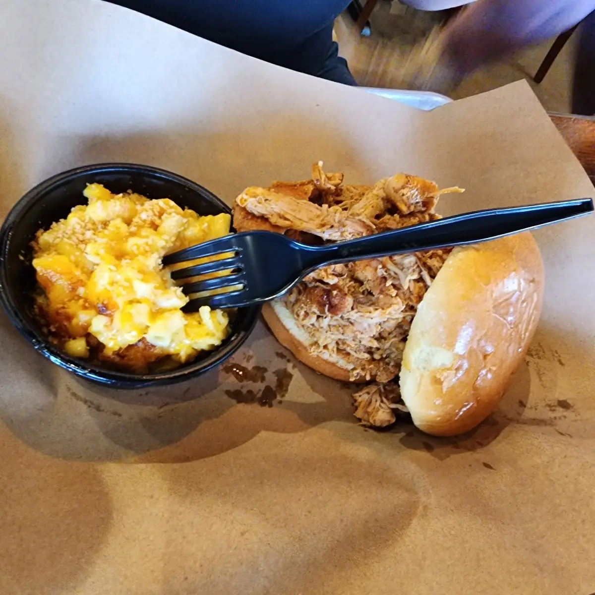 Pulled Chicken Sandwich with Mac & Cheese
