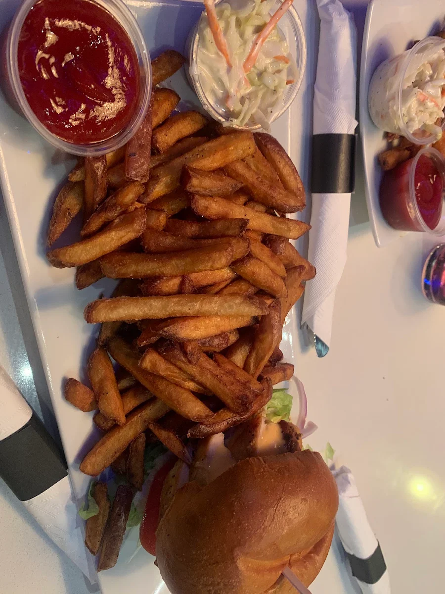 Burger de Poulet, Léo's Taproom