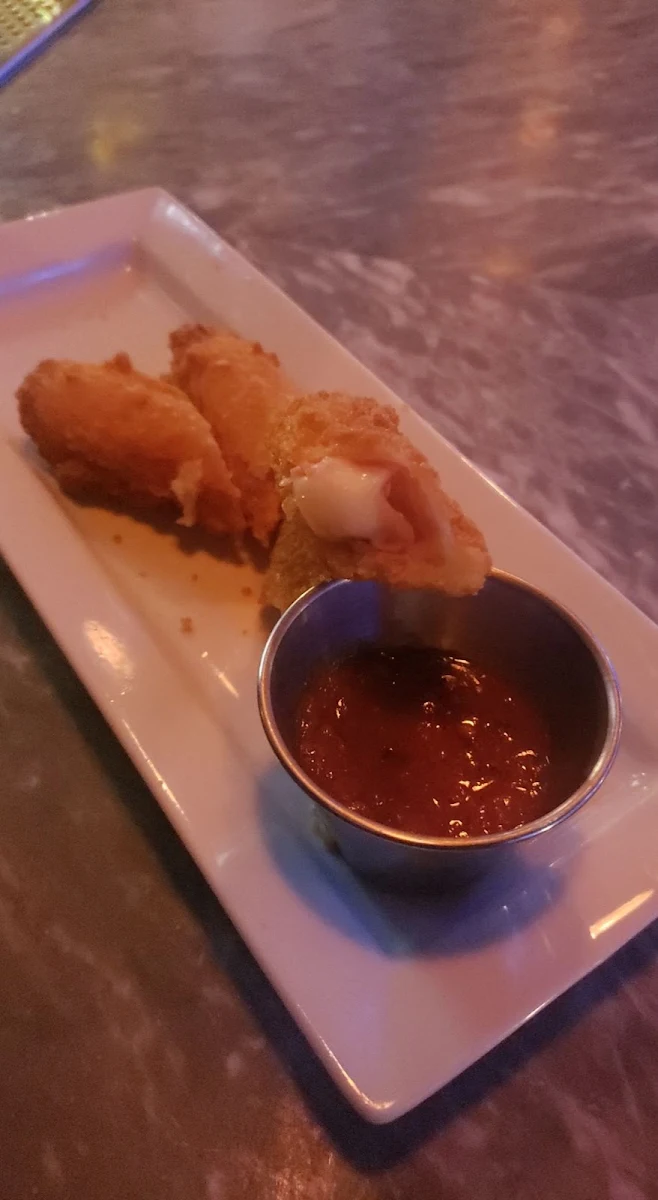 Cheese Sticks, Léo's Taproom
