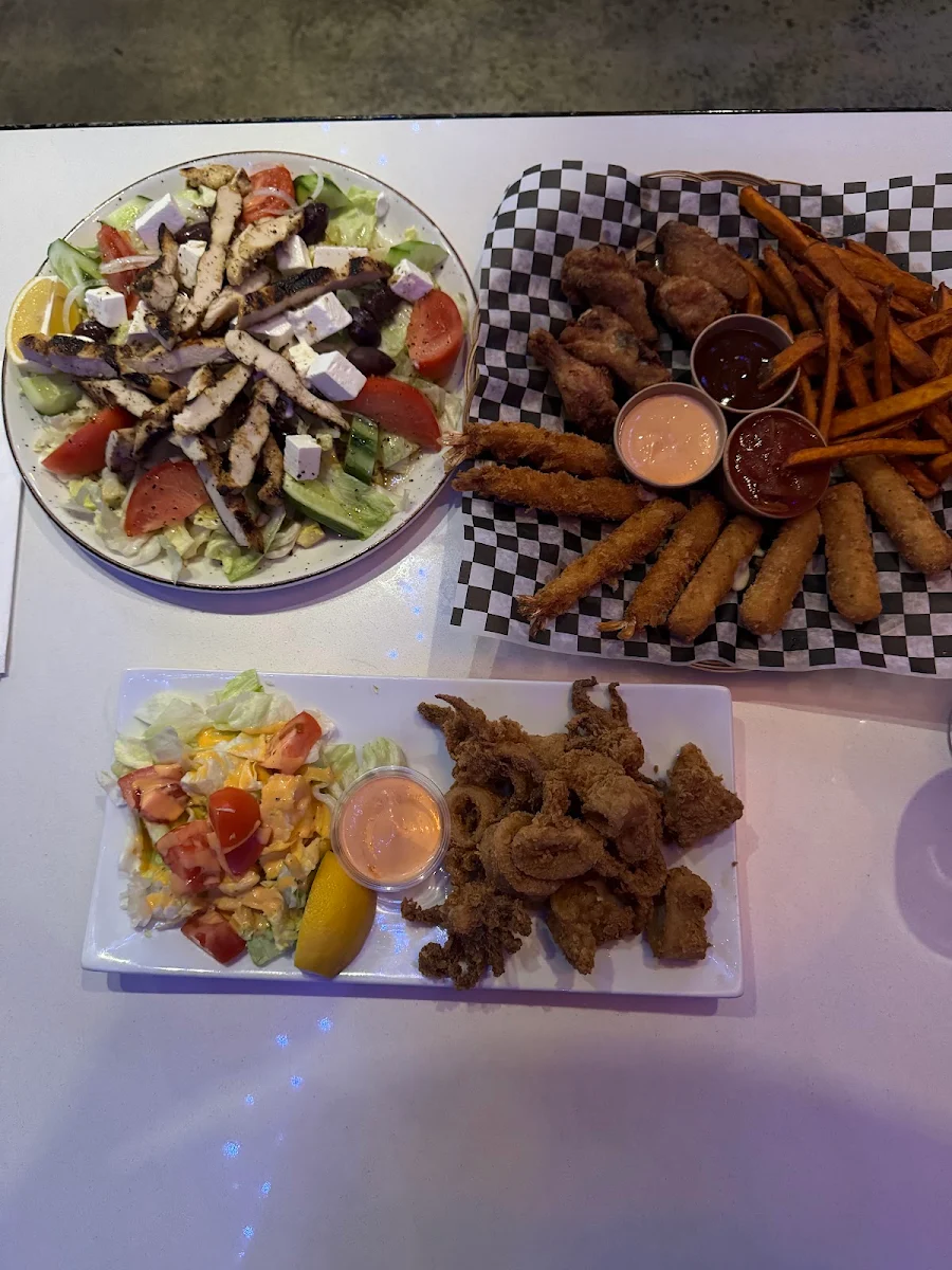 Highlights, Léo's Taproom