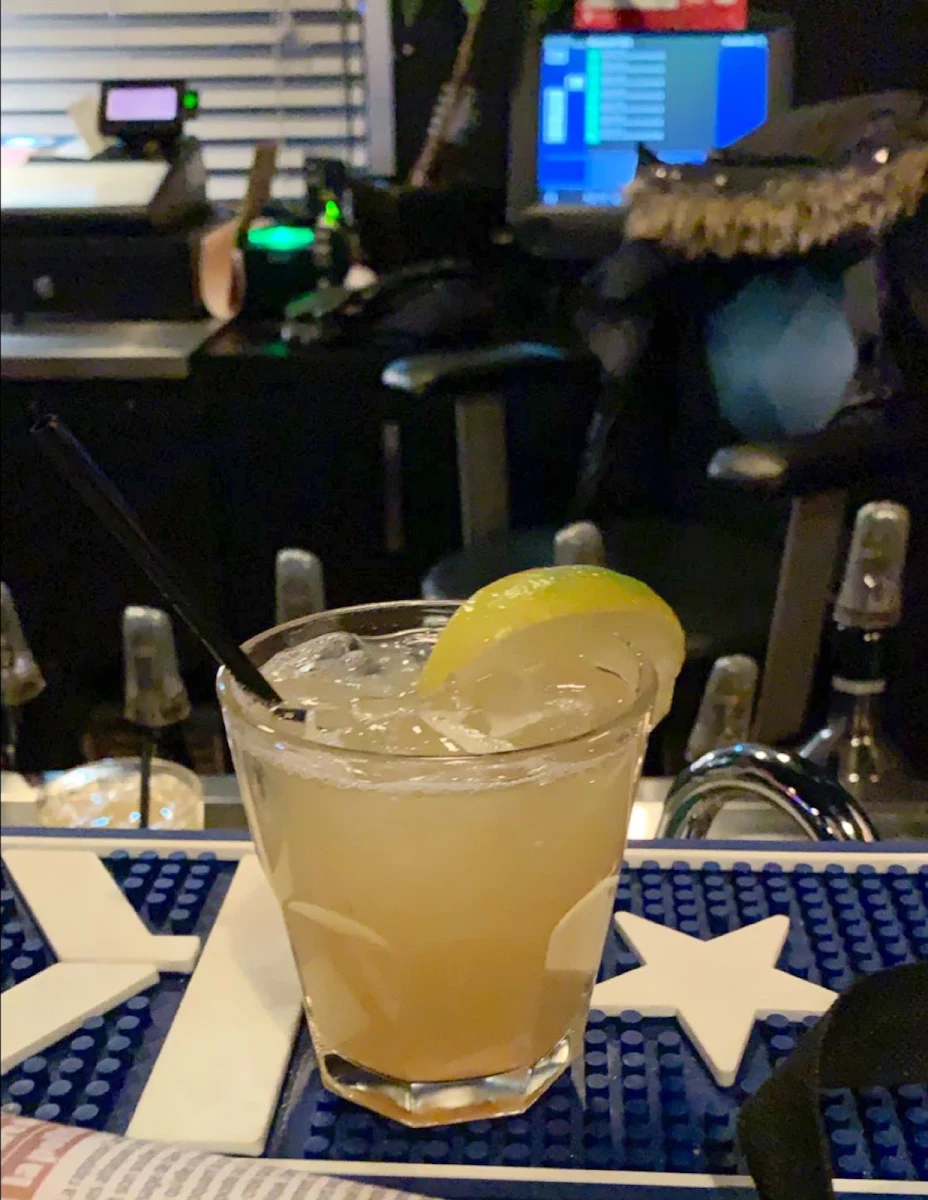 Highlights, Léo's Taproom
