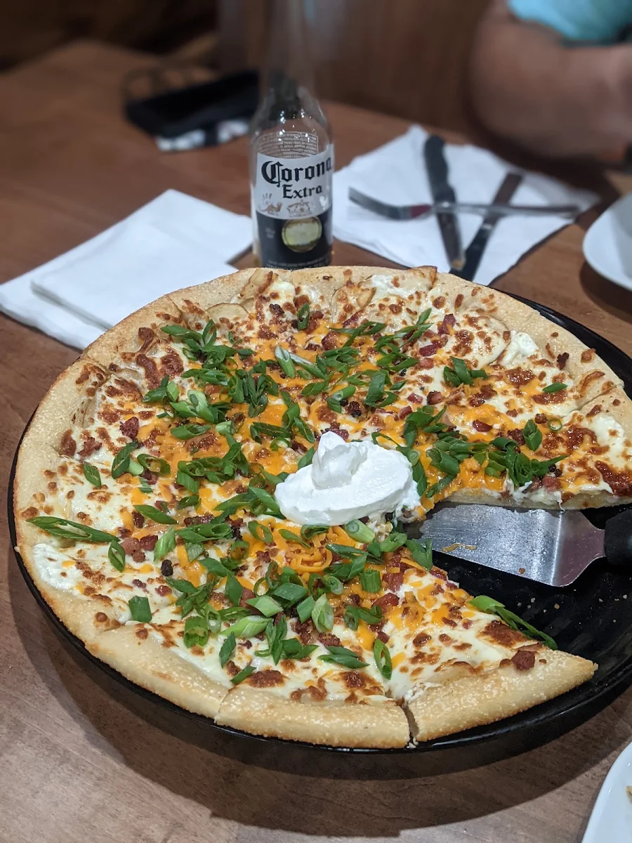 'Kickin’ Chicken Shawarma Pizza
