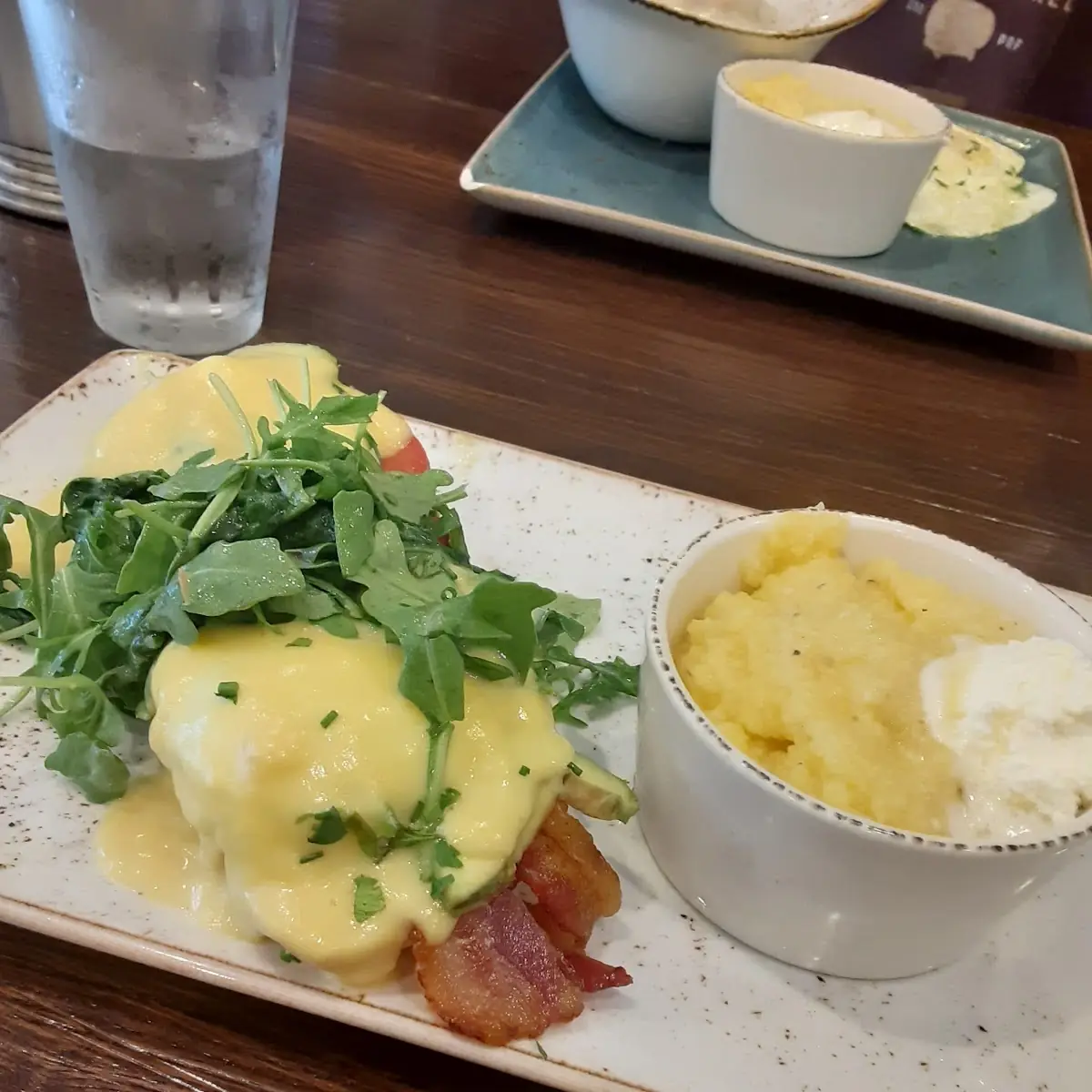 Eggs Benedict blt with Grits