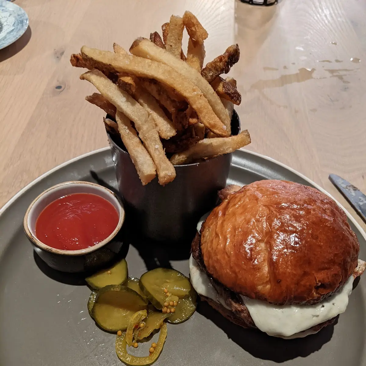 E R Burger