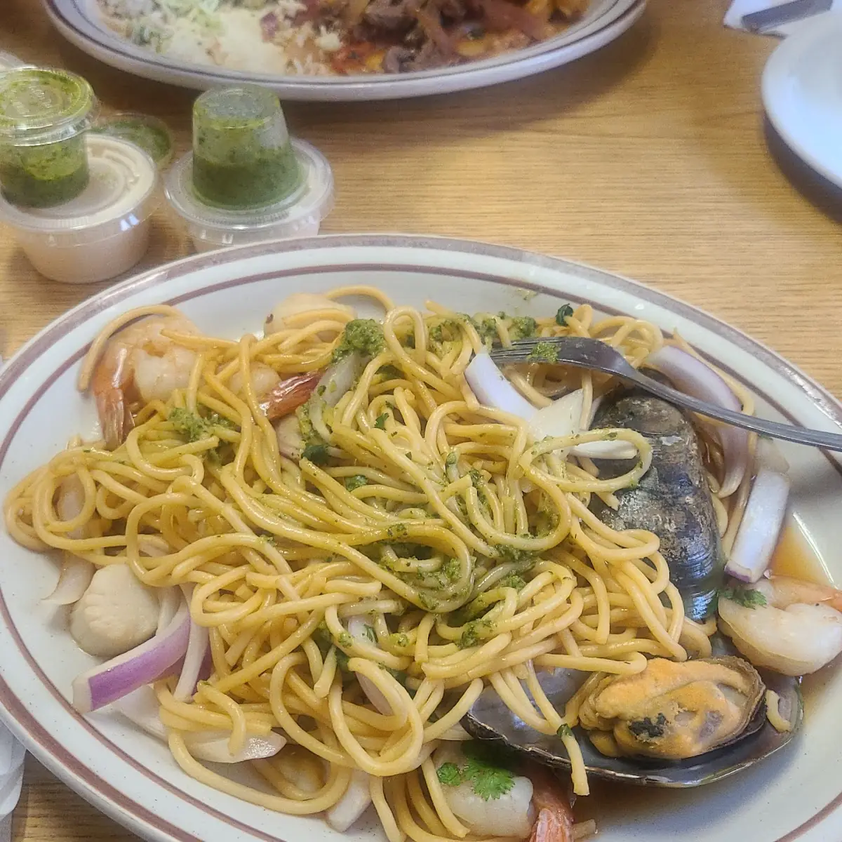 Tallarin Saltado Mixto