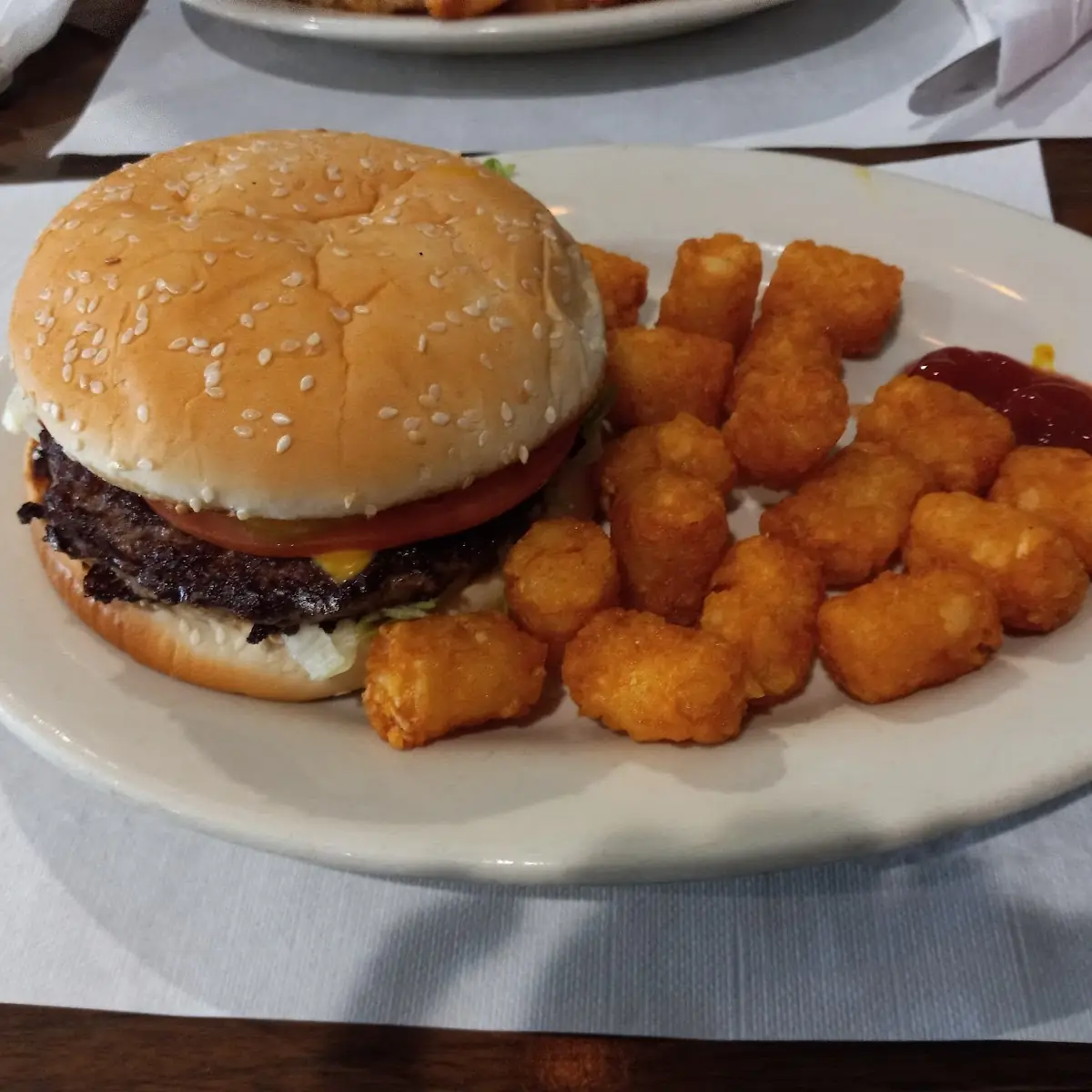 Cheeseburger w Tater Tots