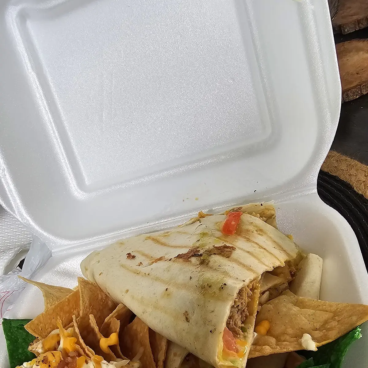 Quesadilla de Pollo Con Nachos