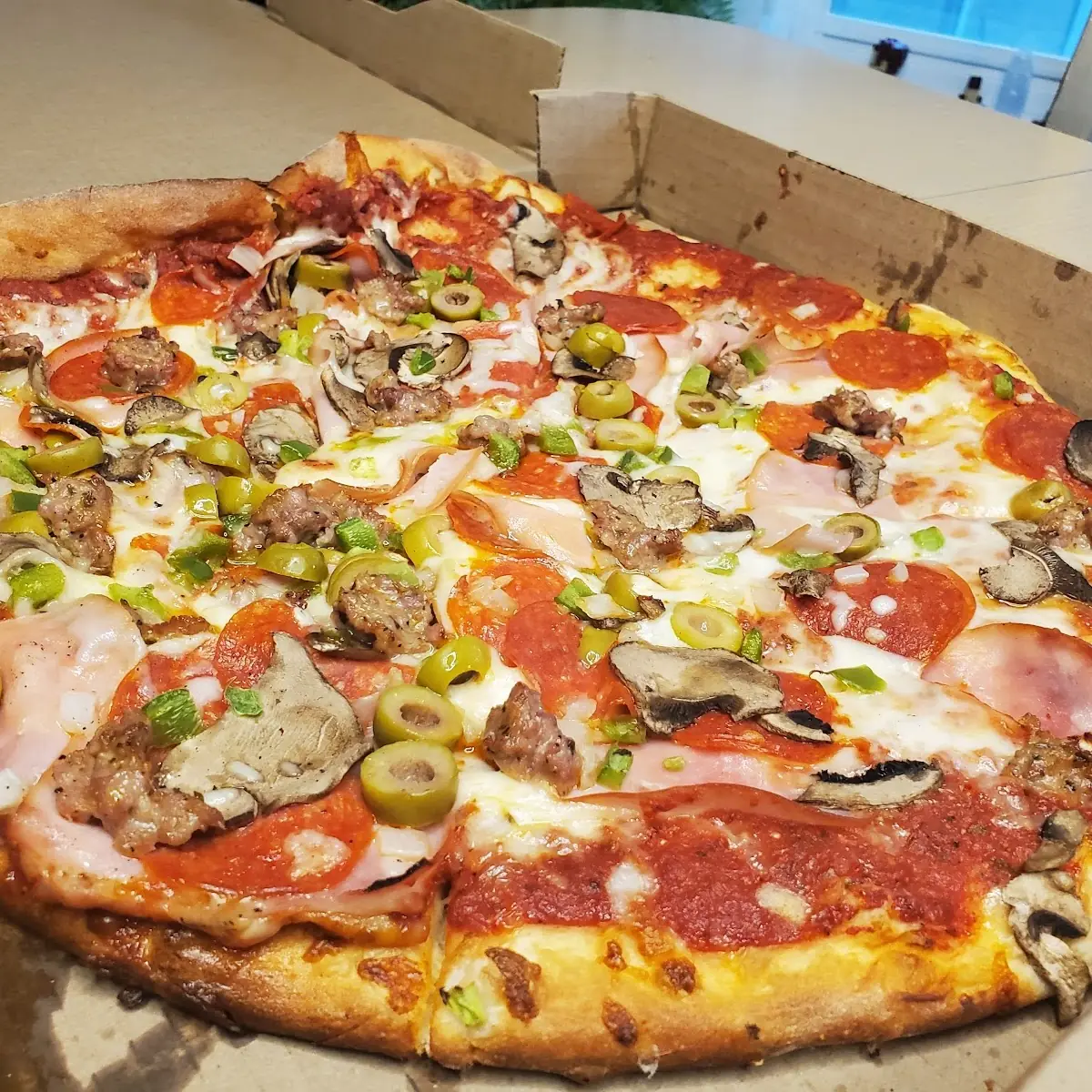 Deluxe Pizza