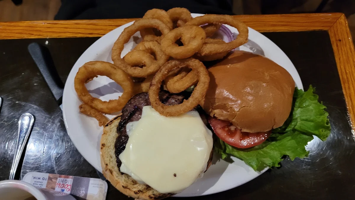 Cheeseburger with Onion Rings