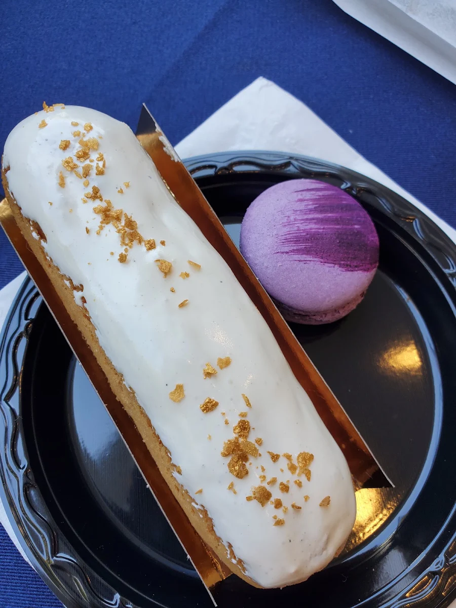 Vanilla Eclair and Macaroons