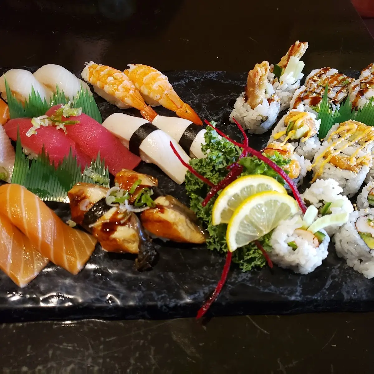 Sushi & Sashimi Deluxe