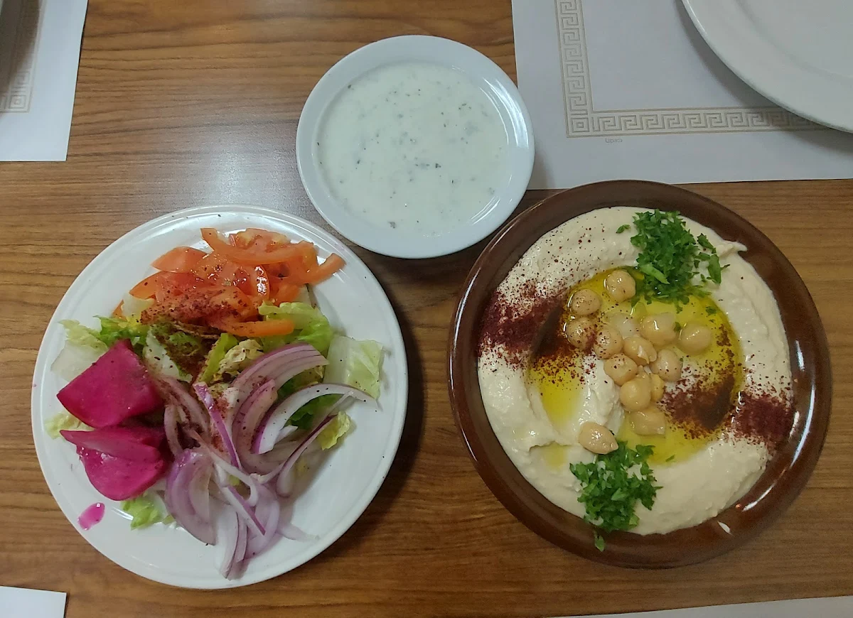 Hummus & Salad