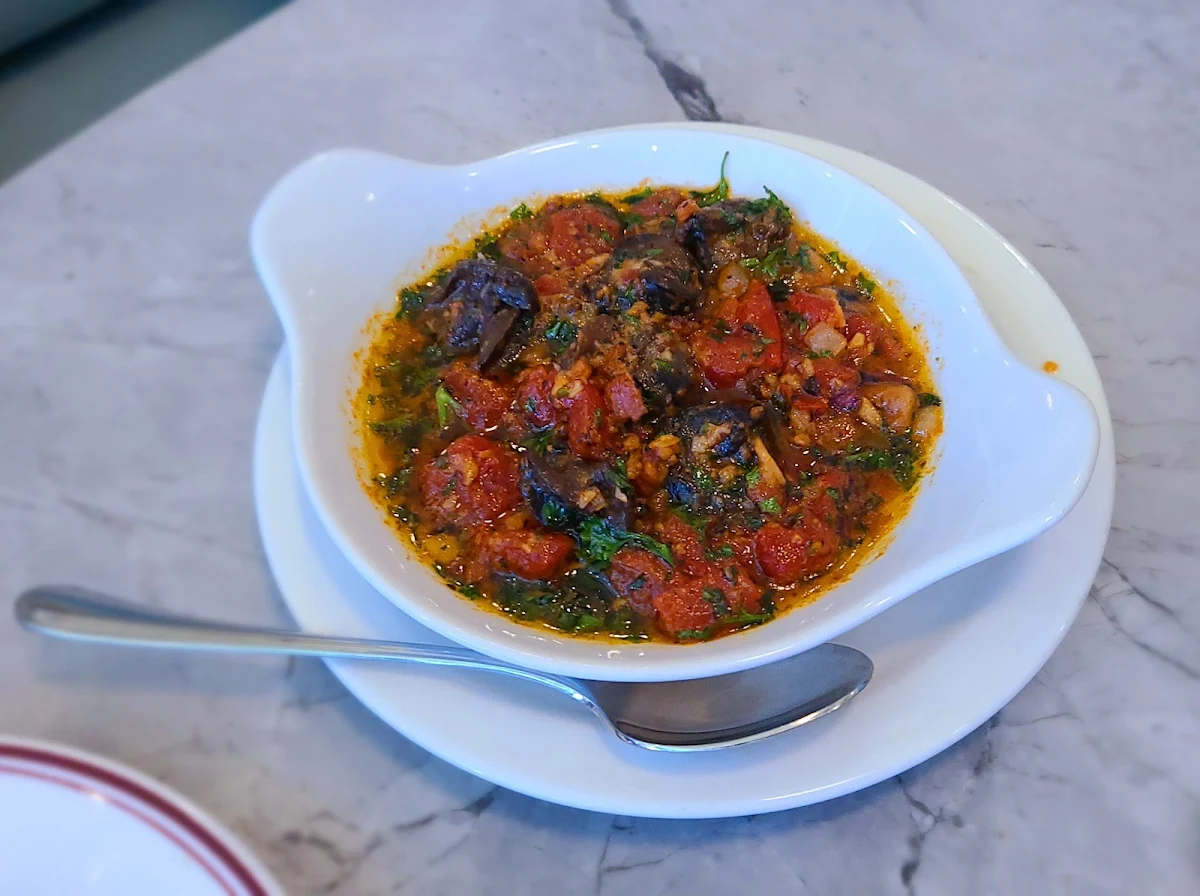 French Escargot, Linh Café