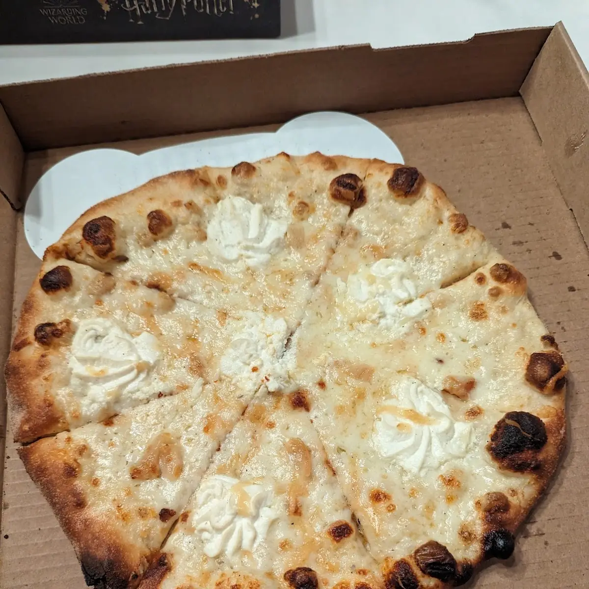 Loueddie's Dessert Pizza