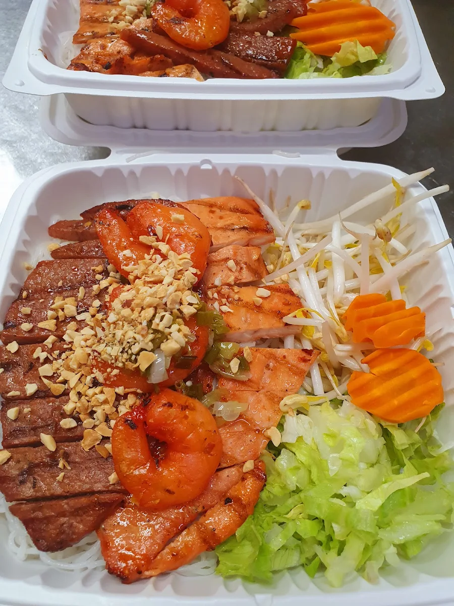 Combo Vermicelli with Shrimp Pork and Beef