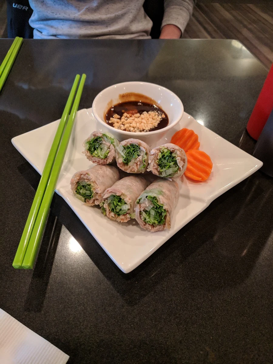 Shredded Pork Salad Rolls