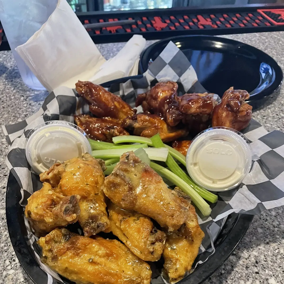 Wings BBQ and Garlic Parmesan