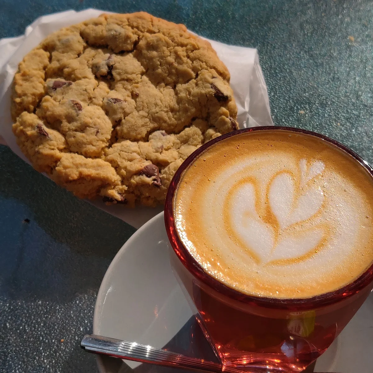 Oatmeal Chocolate Cookie and a Cortado