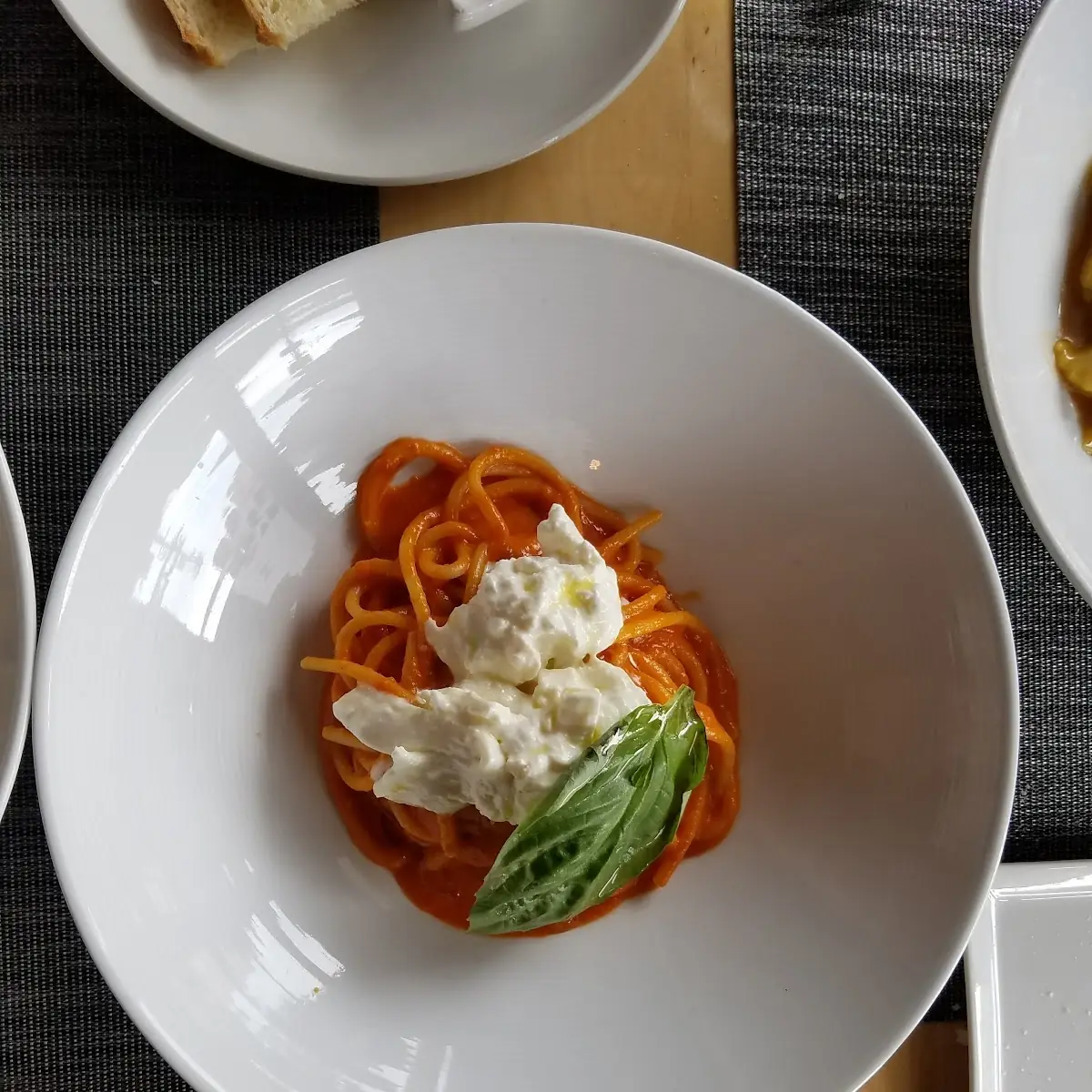 Spaghetti Pomodoro E Burrata