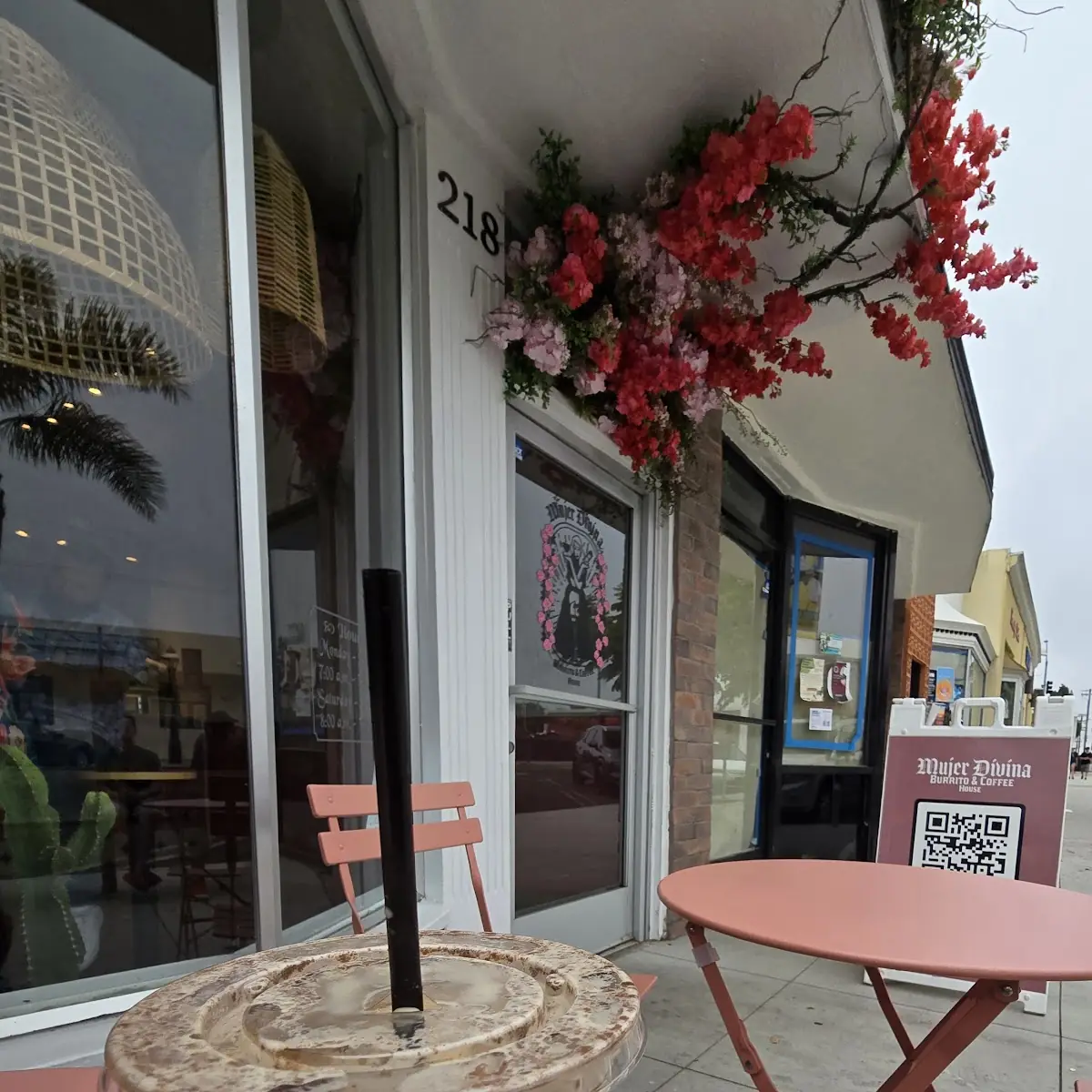 Iced De La Rosa Latte