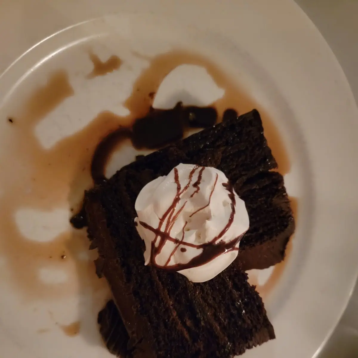 Chocolate Fudge Cakewith Ice Cream