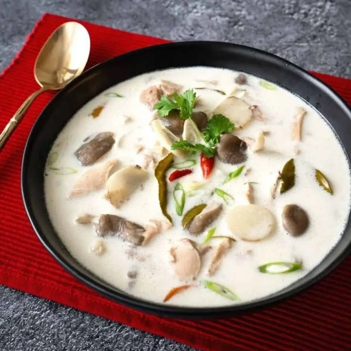 Tom Kha