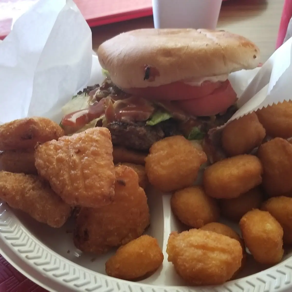 Large Cheese Burger Plate with Mac&Cheese Wedges