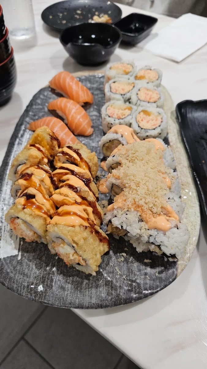 Golden California Roll 8, Sushi Island