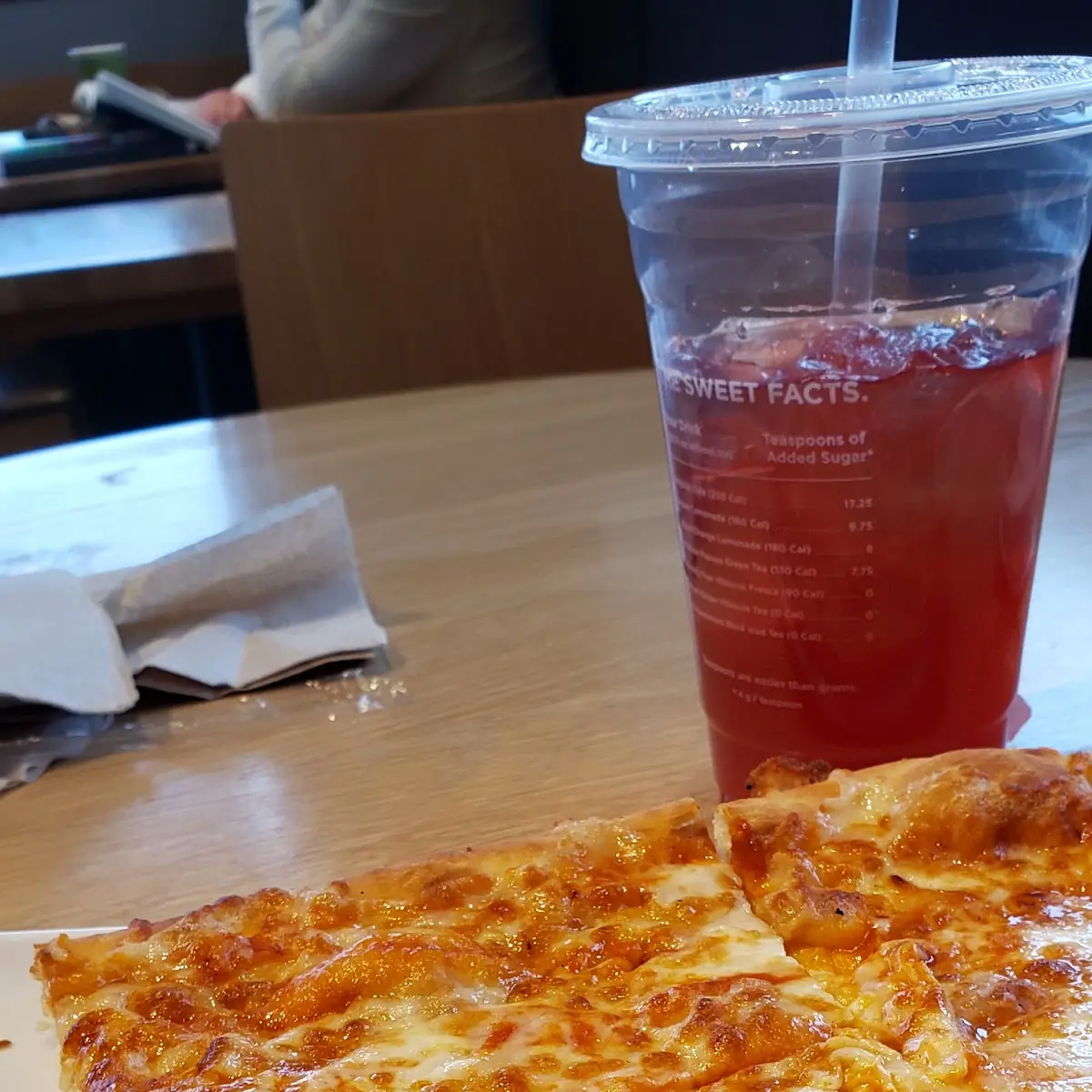 Flatbread Cheese Pizza and Iced Tea
