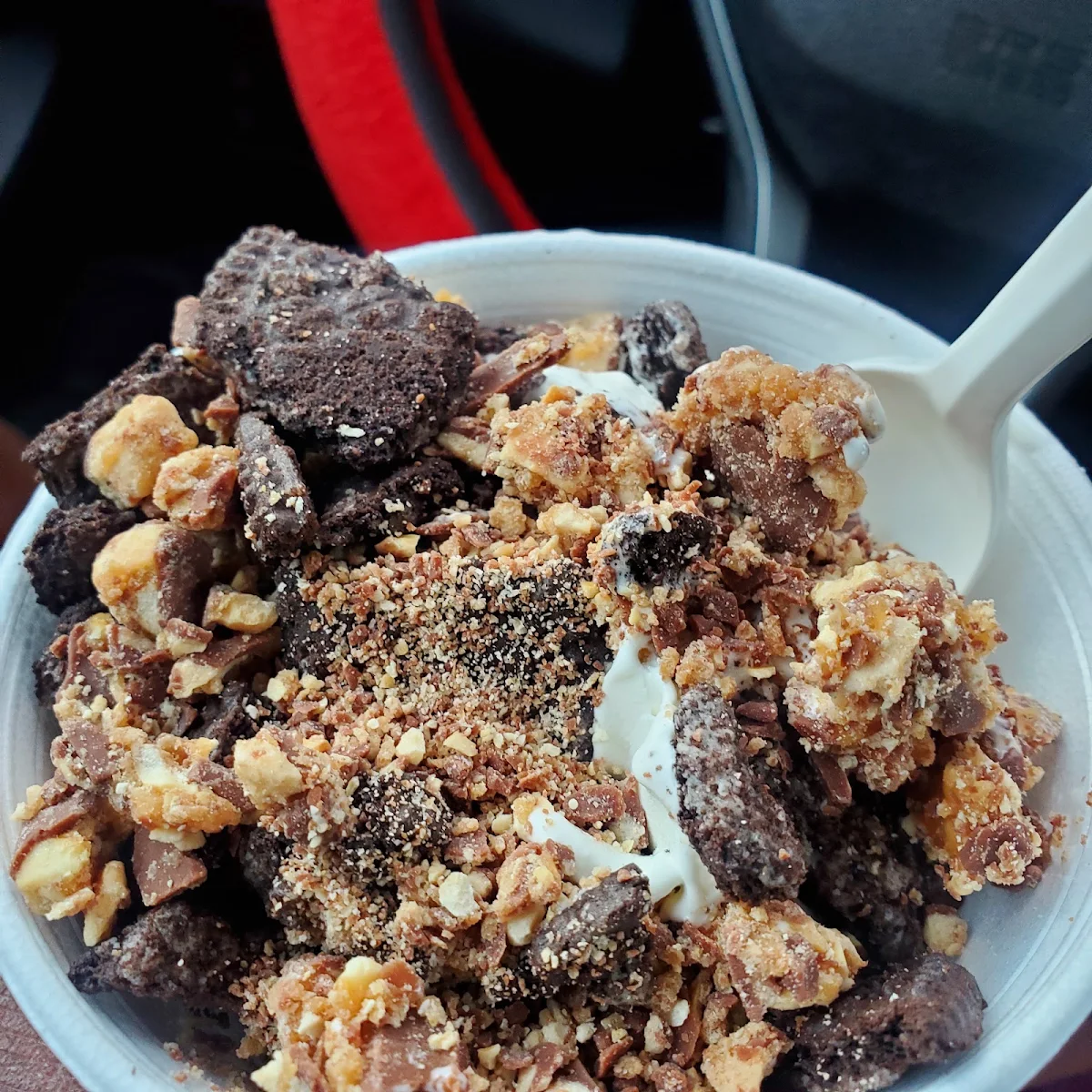 Vanilla Soft Serve with Oreo and Snickers