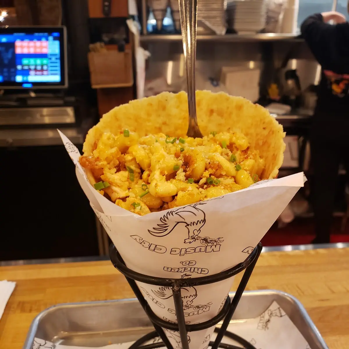 Hot Chicken Mac&Cheese Waffle Cone