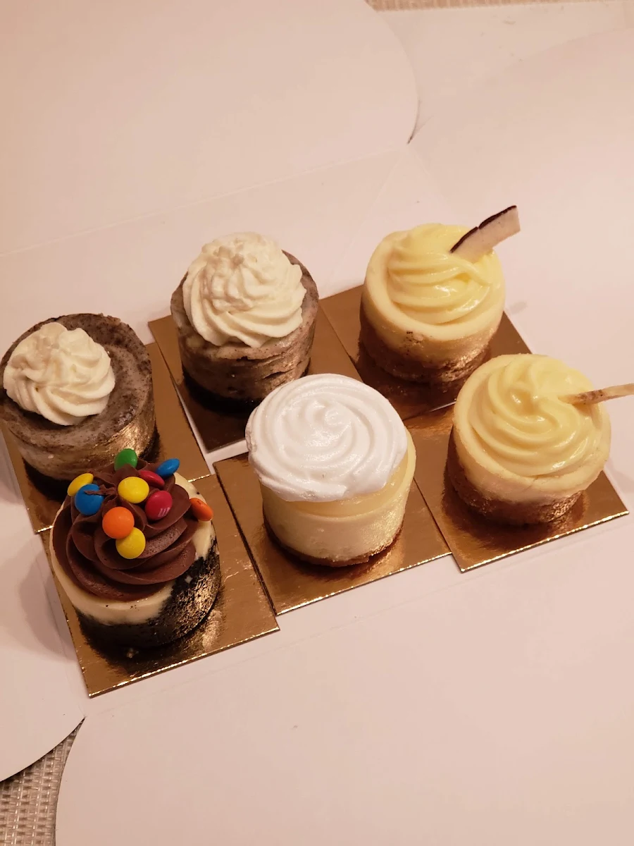 6 Assorted Mini Cup Cakes