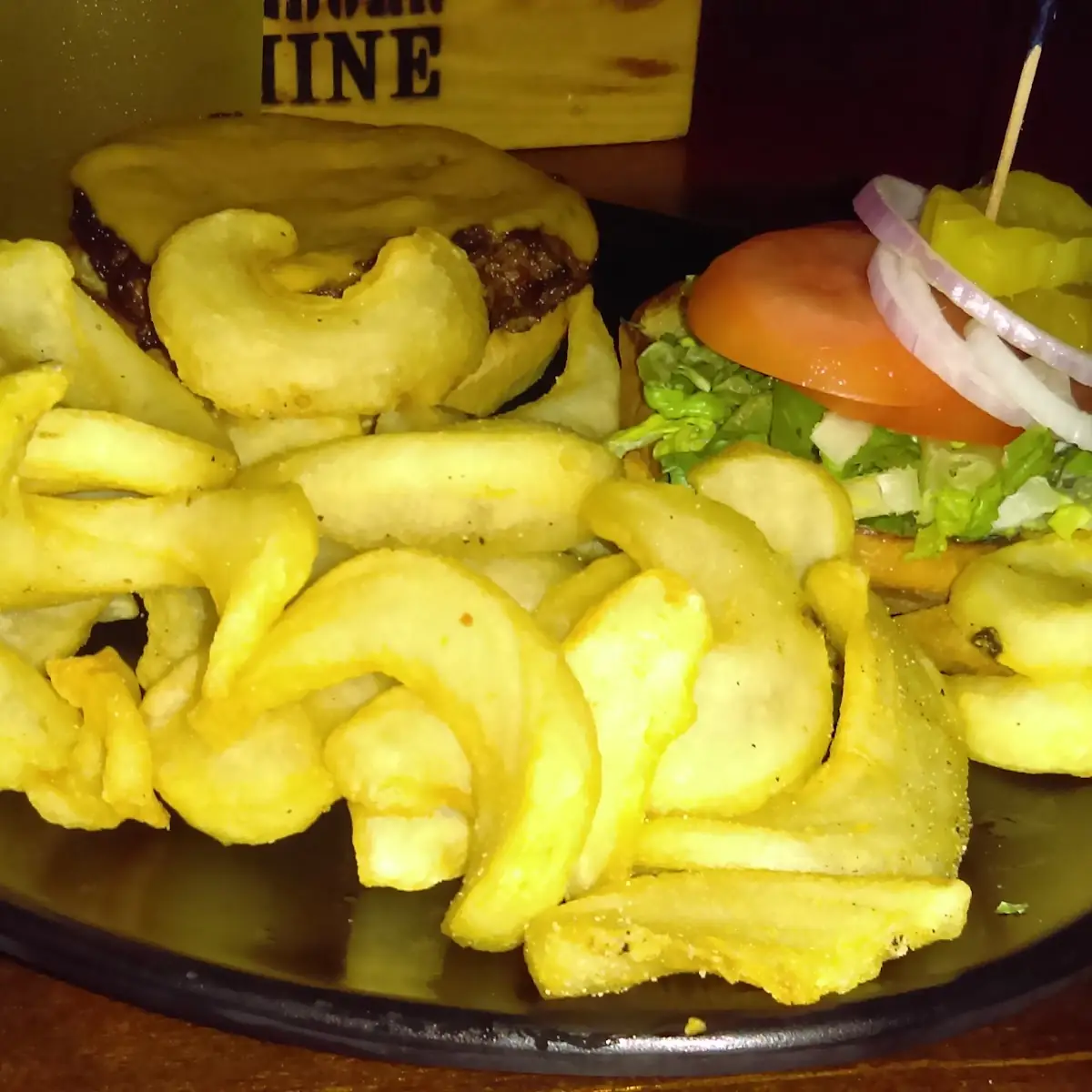 Cheeseburger with Fries